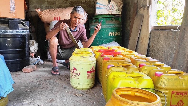 रासायनिक मलको विकल्पमा जैविक मल बनाउँदै झापाली किसान